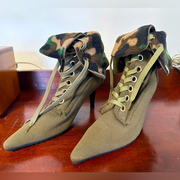 Funky one of a kind, Boots - Picture 1 of 7